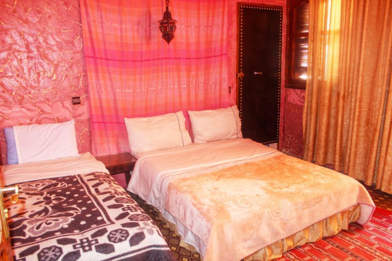 Auberge Et Hotel Les Amis Tafraout Dış mekan fotoğraf